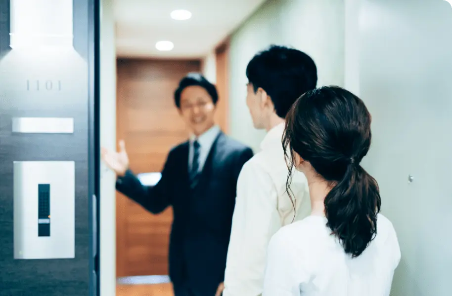 写真: 内覧の案内風景